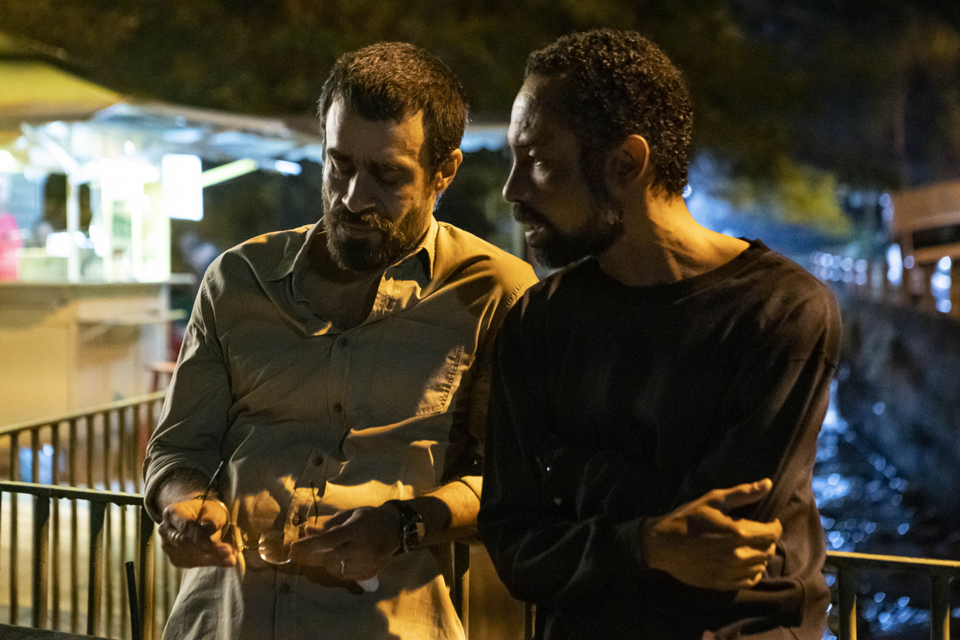 Silvio Guindane e Erom Cordeiro celebram a nova temporada da série 'A Divisão', disponível no Globoplay - César Diógenes / TV Globo