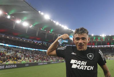 Tiquinho Soares destaca confiança do elenco após vitória: 'Botafogo está fechado'