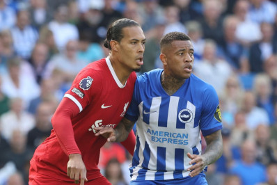 Liverpool e Brighton empatam e perdem chance de encostar nos líderes da Premier League