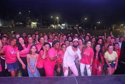 Aulão dos projetos 'Mulher em Movimento mais Empoderadas' atrai dezenas de pessoas na praça Tia Uia em Búzios