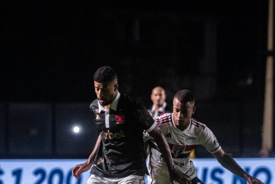 Substituído no Vasco, Paulinho teve incômodo muscular, revela Ramón Díaz