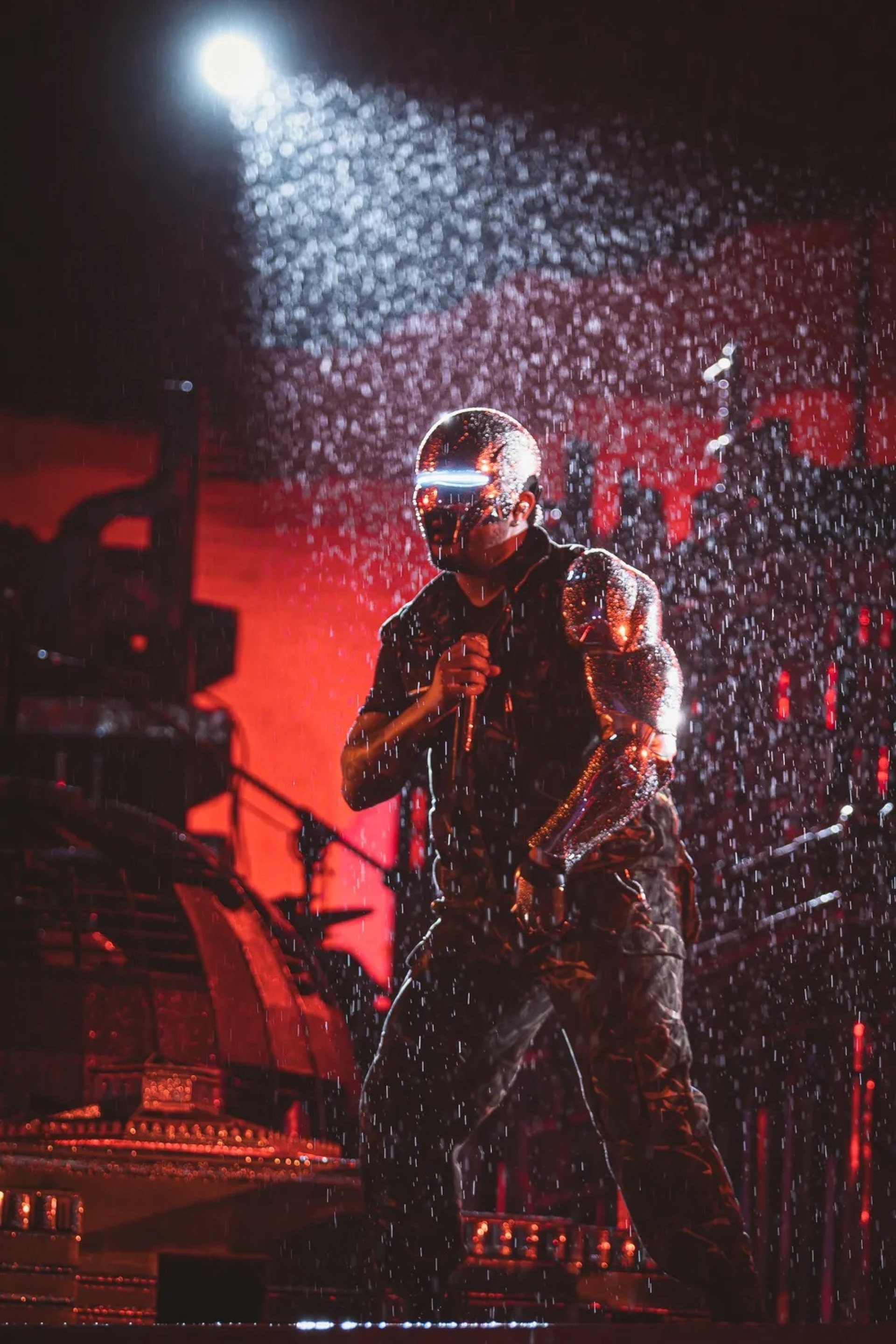 The Weeknd realiza show no Engenhão debaixo de chuva fraca - Divulgação / Diego Castanho