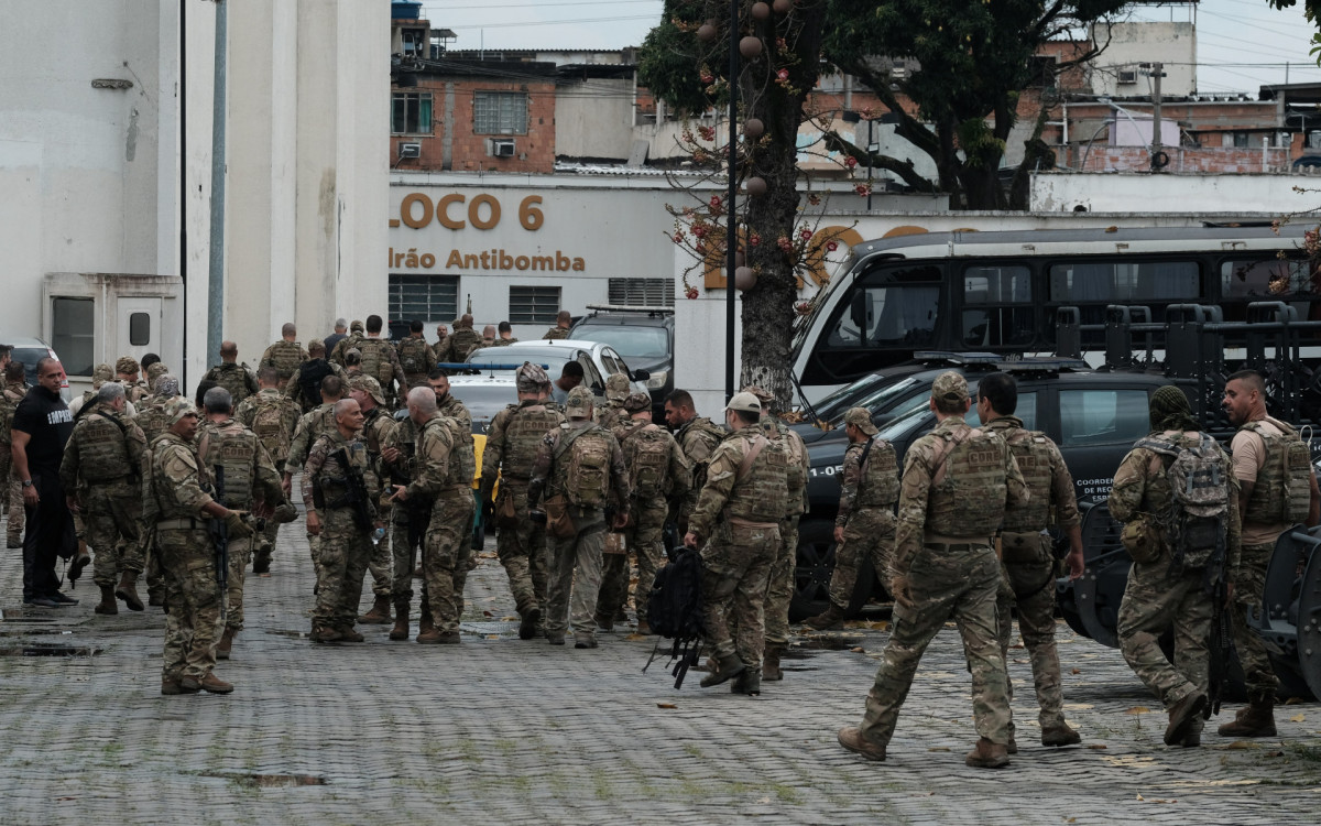 Apreensões feitas nas operações do Complexo da Maré, nesta Segunda-feira (09). - Pedro Ivo