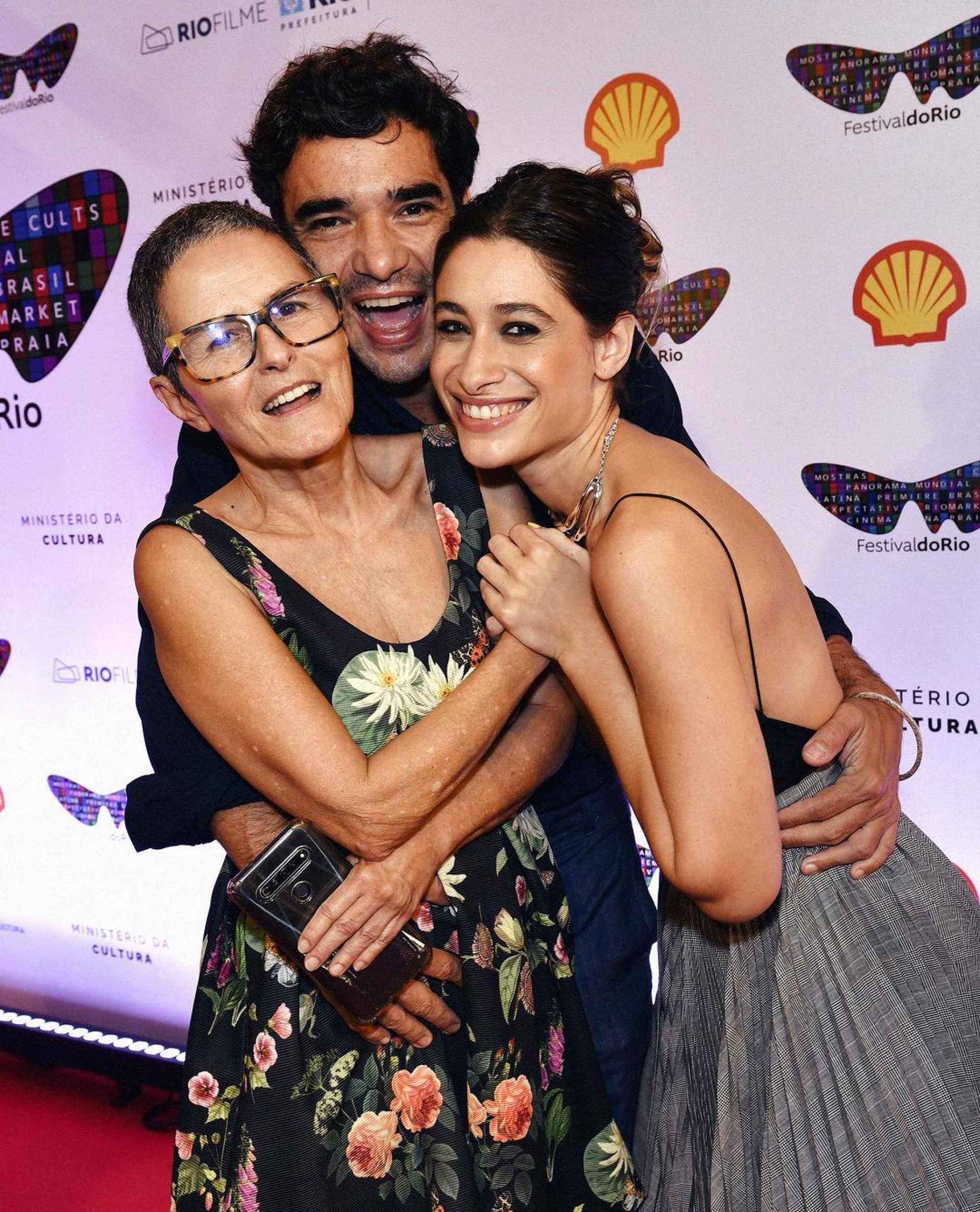 Luisa Arraes, seu namorado Caio Blat, e a diretora do filme que os dois estrelam juntos, Beatriz Lessa no 'Festival do Rio' - Reprodu&ccedil;&atilde;o/Instagram