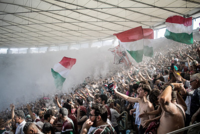 Esposas de Cano, Arias e Ganso doam para festa da torcida do Fluminense na final da Libertadores