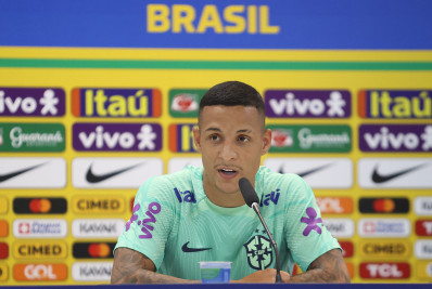 Guilherme Arana celebra oportunidade e brinca com jeito de Diniz: 'Escuto bastante ele xingar'