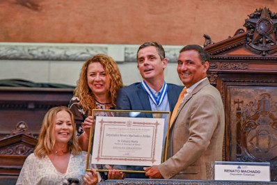 Prefeito de Maricá Fabiano Horta recebe na Alerj a medalha Tiradentes