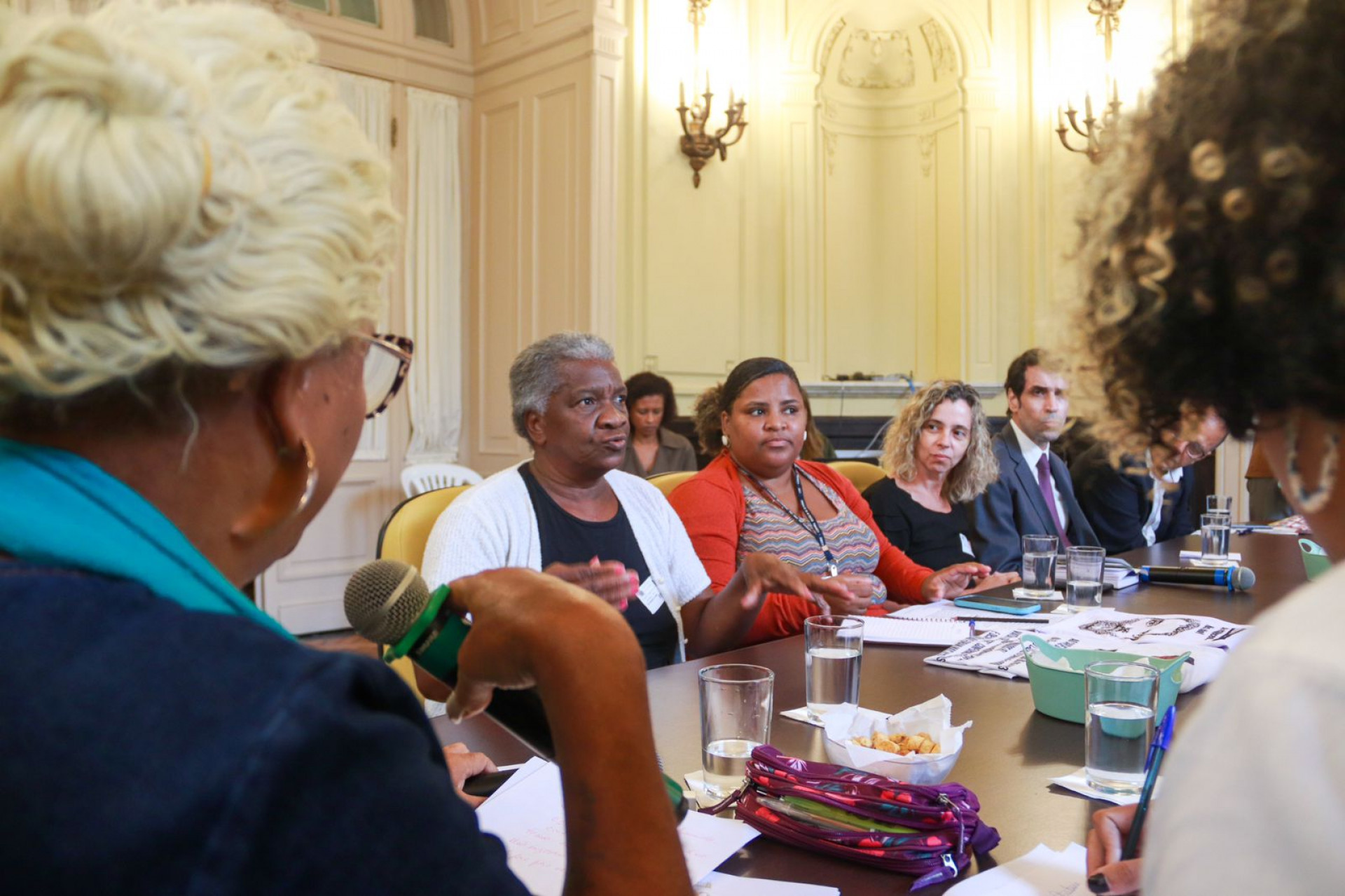 Além de familiares, representantes dos movimentos sociais Tortura Nunca Mais, Mães de
Acari e Rio de Paz participaram do debate - Divulgação