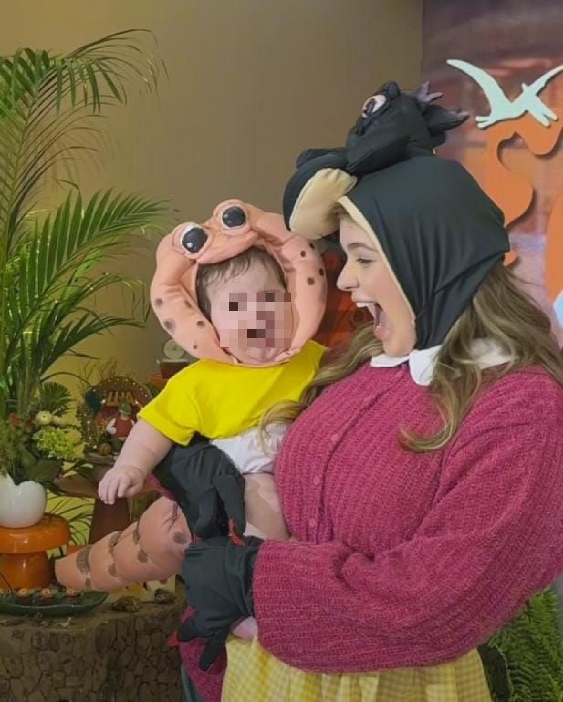 Eliezer e Viih Tube celebram 6 meses da filha, Lua, com festa da 'Família Dinossauro' - Reprodução/Instagram