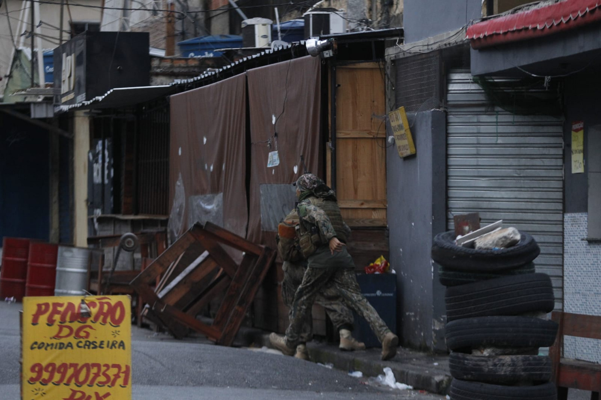 Varredura ocorre em conjunto com megaoperação em favelas dominadas pelo Comando Vermelho - Reginaldo Pimenta / Agência O Dia
