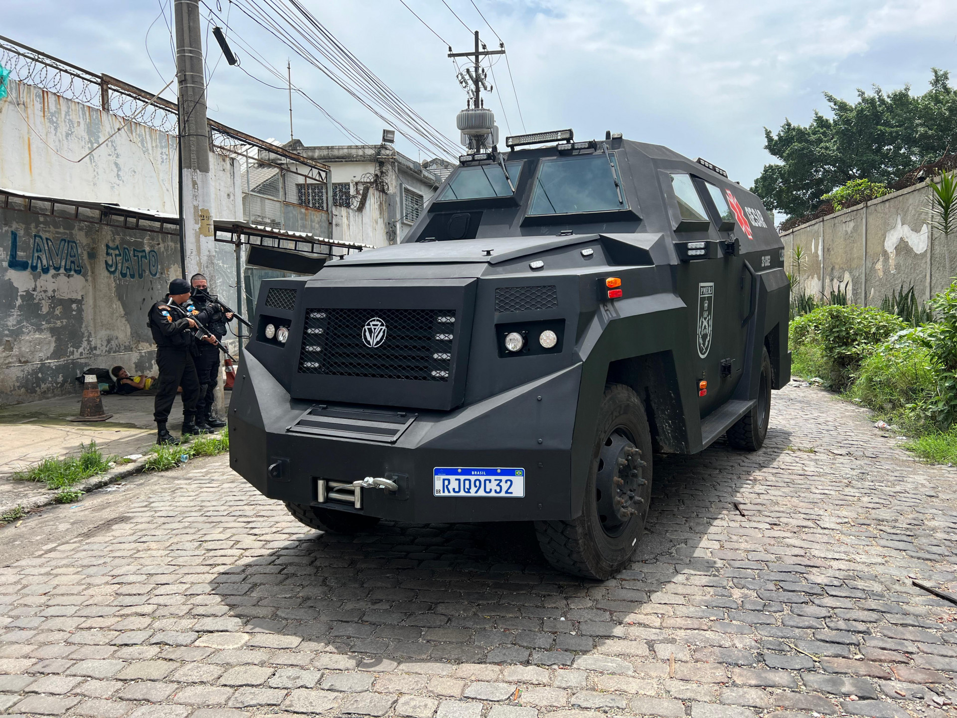 As ambulâncias são equipadas com os recursos de uma UTI móvel e com a blindagem dos veículos de tropa - Divulgação / PMERJ
