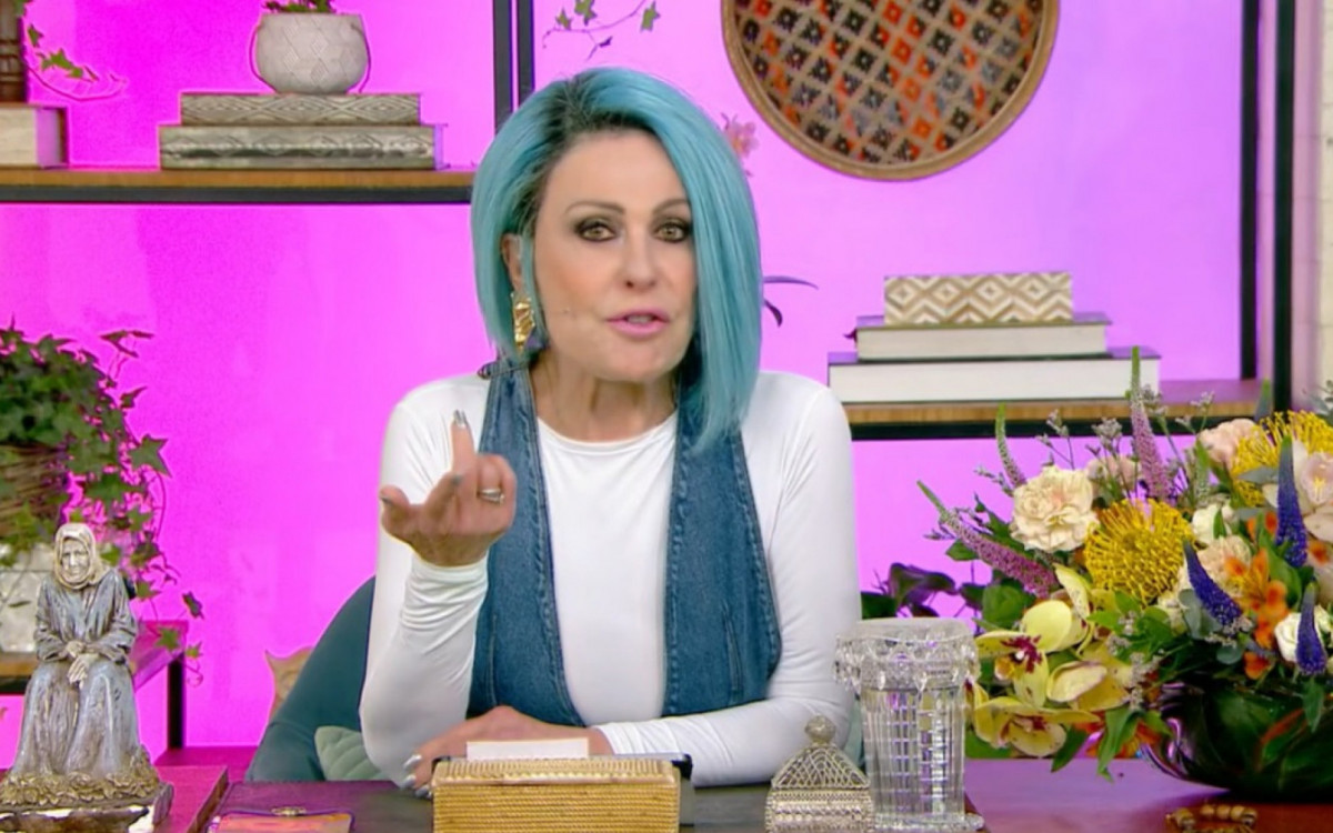 Ana Maria Braga usa peruca azul  - Reprodução de vídeo / TV Globo