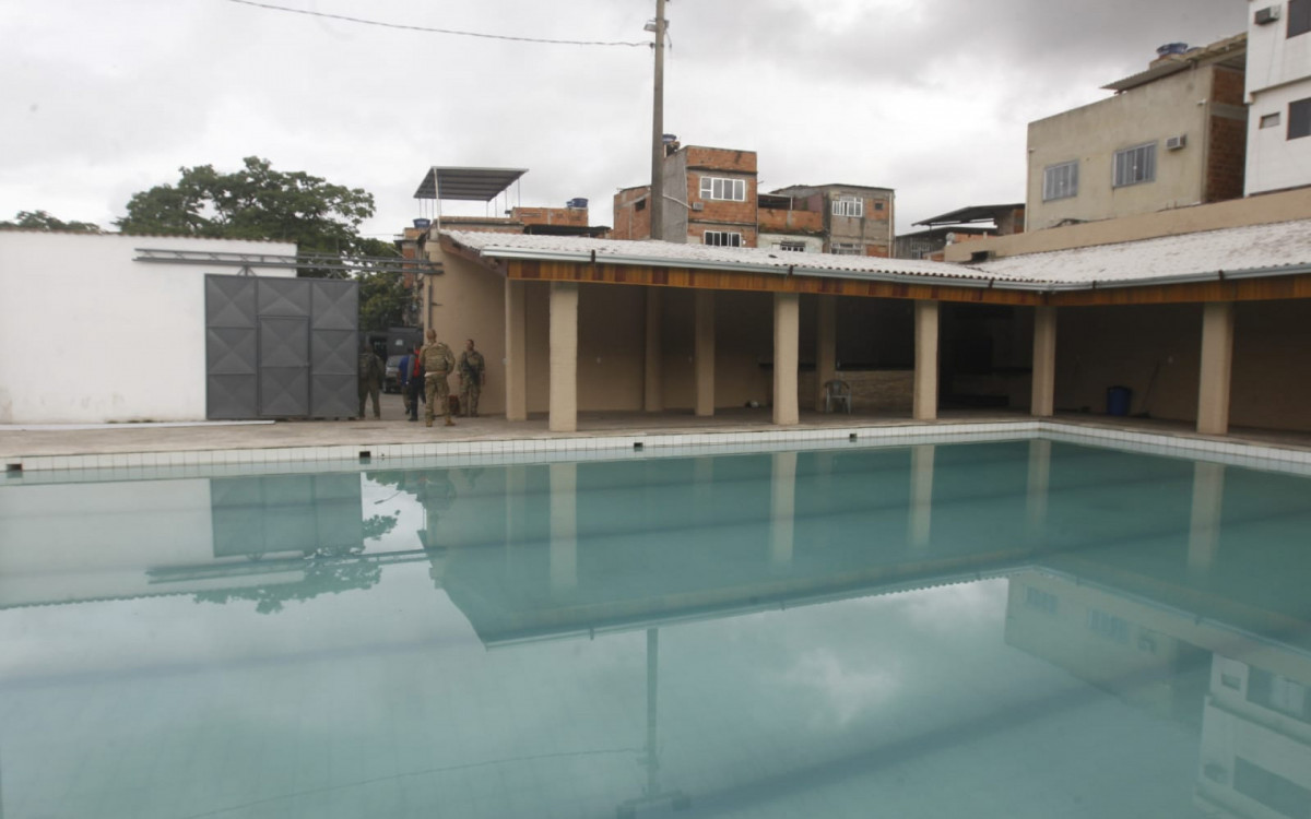 &Aacute;rea de lazer e centro de treinamento constru&iacute;dos pelo tr&aacute;fico - Reginaldo Pimenta/Ag&ecirc;ncia O DIA