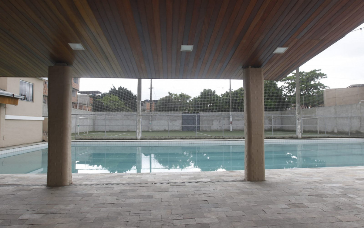 &Aacute;rea de lazer e centro de treinamento constru&iacute;dos pelo tr&aacute;fico - Reginaldo Pimenta/Ag&ecirc;ncia O DIA