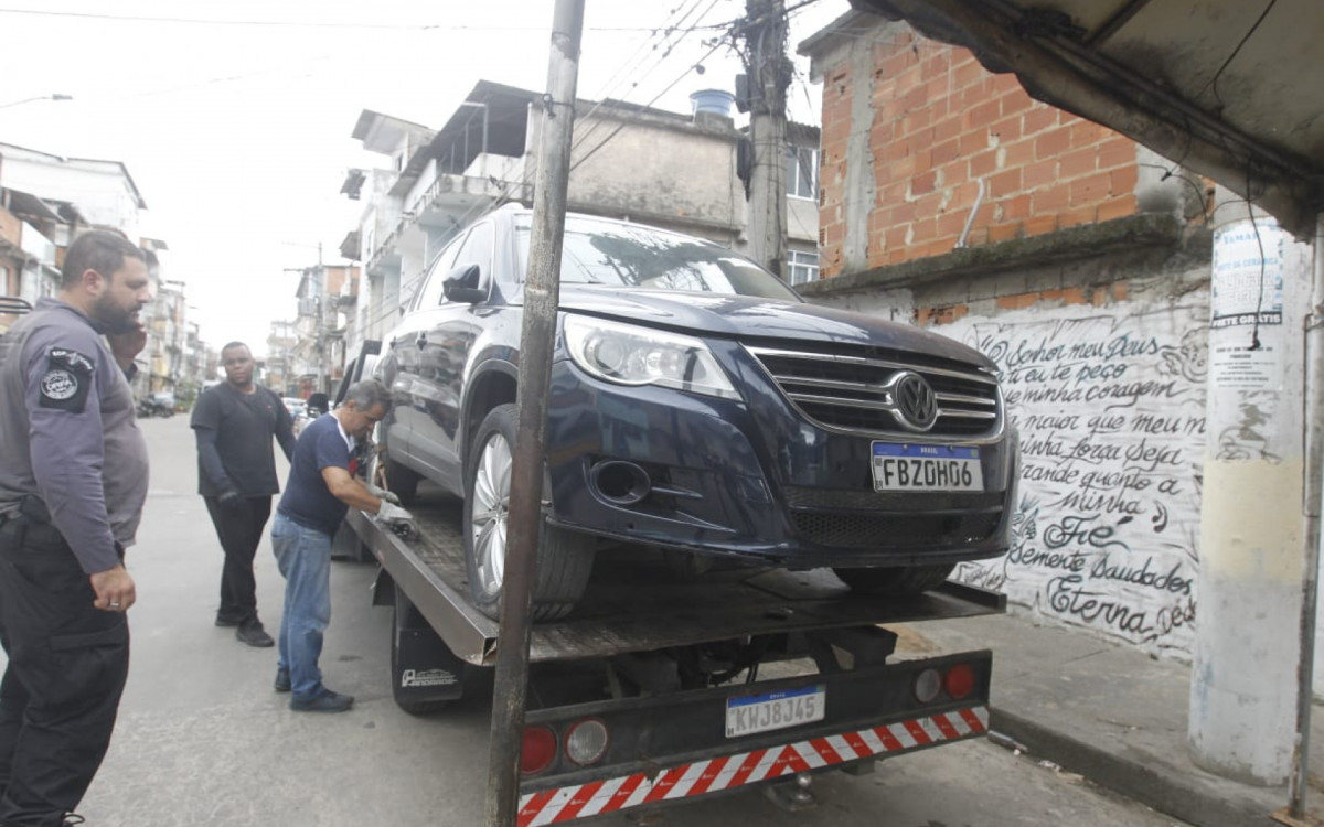 Estufas de maconha e um galpão de desmanche de veículo foram localizados - Reginaldo Pimenta/Agência O DIA