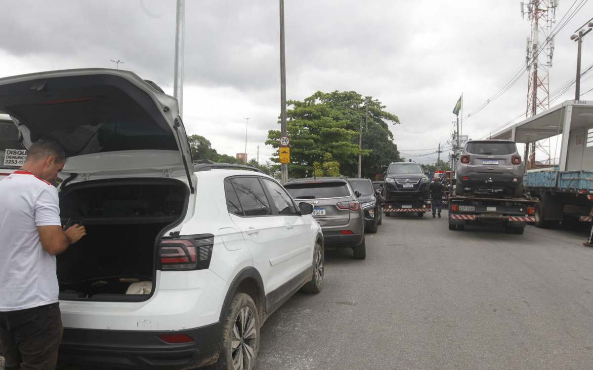 Bope chegando com preso e apreensões da Vila do João na Cidade da Polícia - Pedro Ivo/Agência O DIA