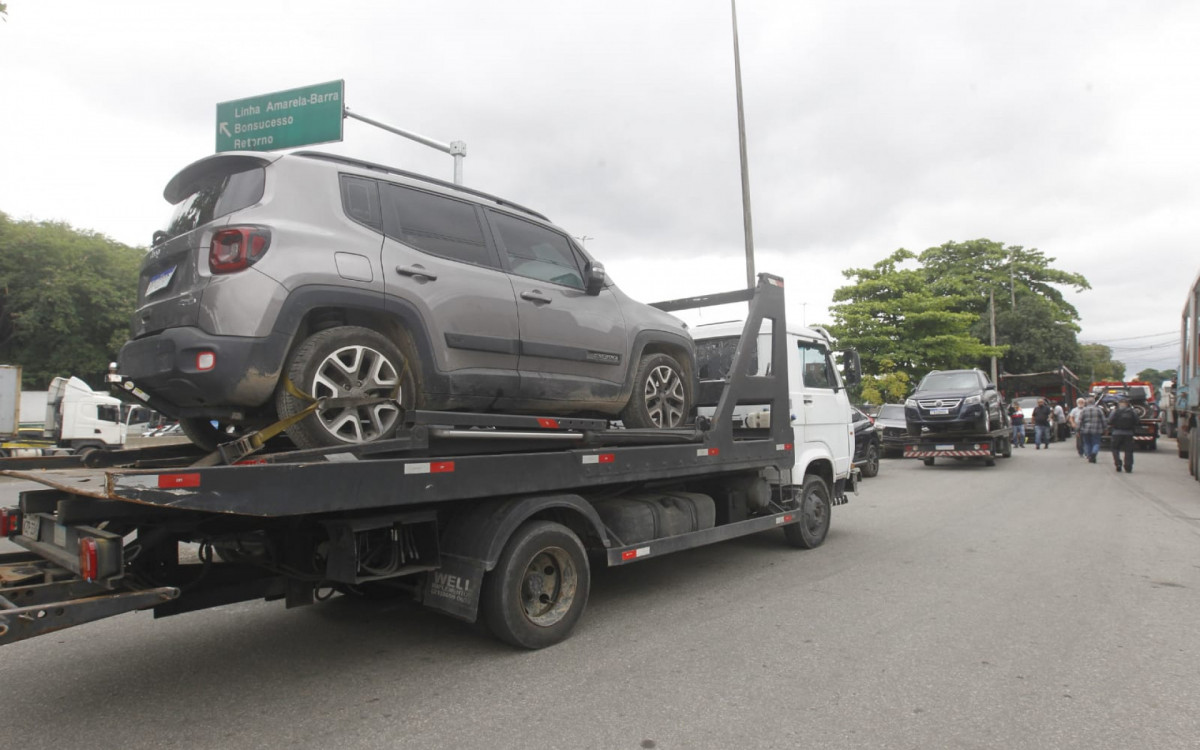 Bope chegando com preso e apreensões da Vila do João na Cidade da Polícia - Pedro Ivo/Agência O DIA