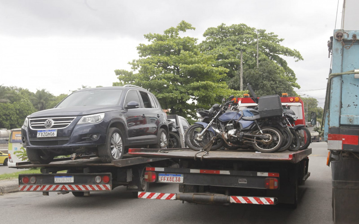 Bope chegando com preso e apreensões da Vila do João na Cidade da Polícia - Pedro Ivo/Agência O DIA