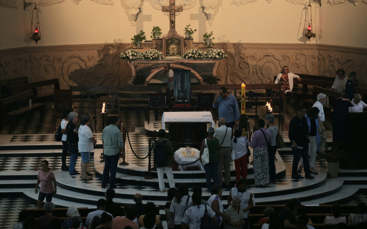 Vel&oacute;rio do Bispo em&eacute;rito Dom Mauro Morelli na Catedral de Santo Ant&ocirc;nio, em Duque de Caxias, nesta ter&ccedil;a-feira (10) - Cl&eacute;ber Mendes/Ag&ecirc;ncia O Dia