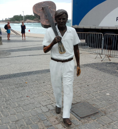 Estátua do Tom Jobim é restaurada no Arpoador | Rio de Janeiro | O Dia