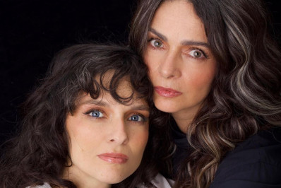 Claudia Ohana homenageia a filha em aniversário de 40 anos: 'Meu bebê cresceu'