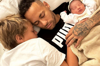 Neymar quebra 'fofurômetro' ao postar clique de soneca com os filhos: 'Família linda'