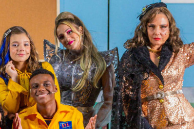 Heloisa Périssé e a filha, Luisa, contracenam em 'D.P.A. A Peça 2 – Um Mistério em Magowood'