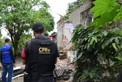 Duas casas em área de risco no bairro da Pedreiras em Maricá, são demolidas