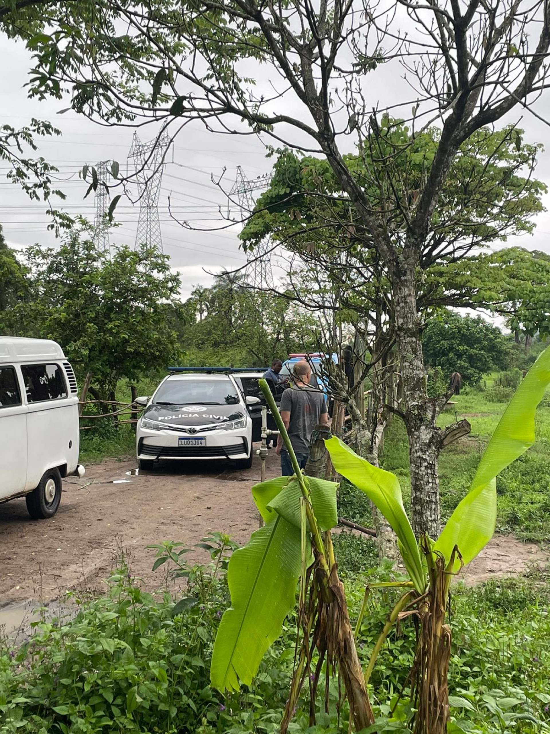 Operação policial no Sítio Fazenda Lagoas, no bairro Parada Ideal, em Guapimirim