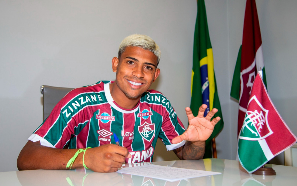 John Kennedy renovou seu contrato com o Fluminense até o fim de 2026 - Divulgação/Fluminense
