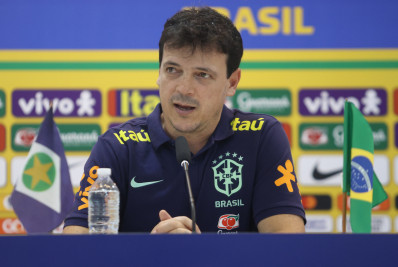 Diniz elogia Richarlison e explica opção pelo atacante no time titular da seleção brasileira