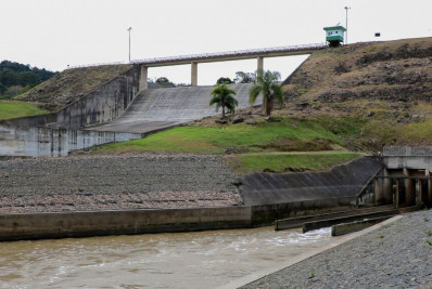 Governador de SC determina abertura de comportas de barragens