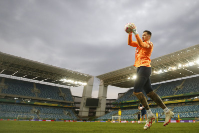 Com Seleção de Diniz, Ederson tem média de passes maior do que no City