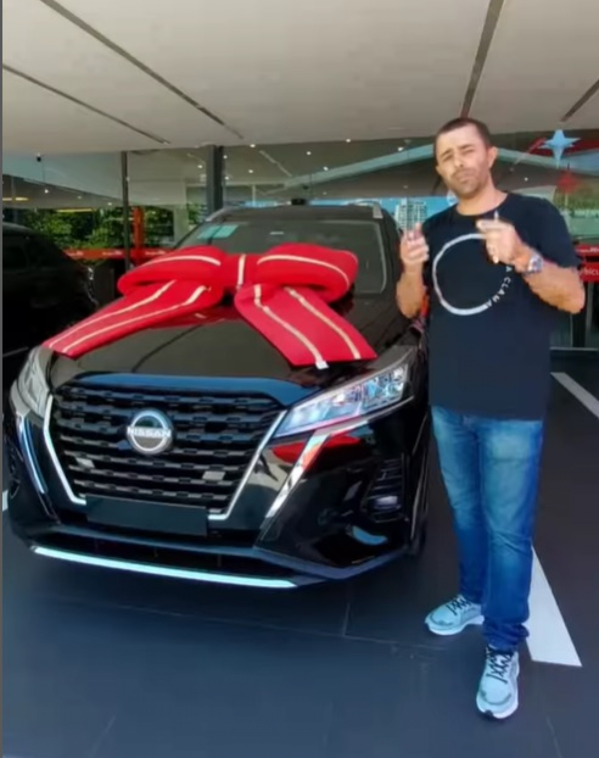 Diones Coelho da Silva compra carro novo e agradece seguidores - Reprodução de vídeo