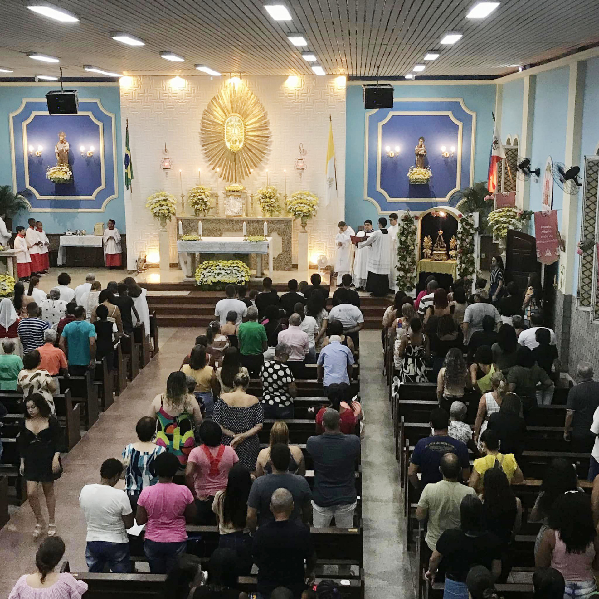 Fiéis participam de novena em homenagem à santa padroeira do Brasil