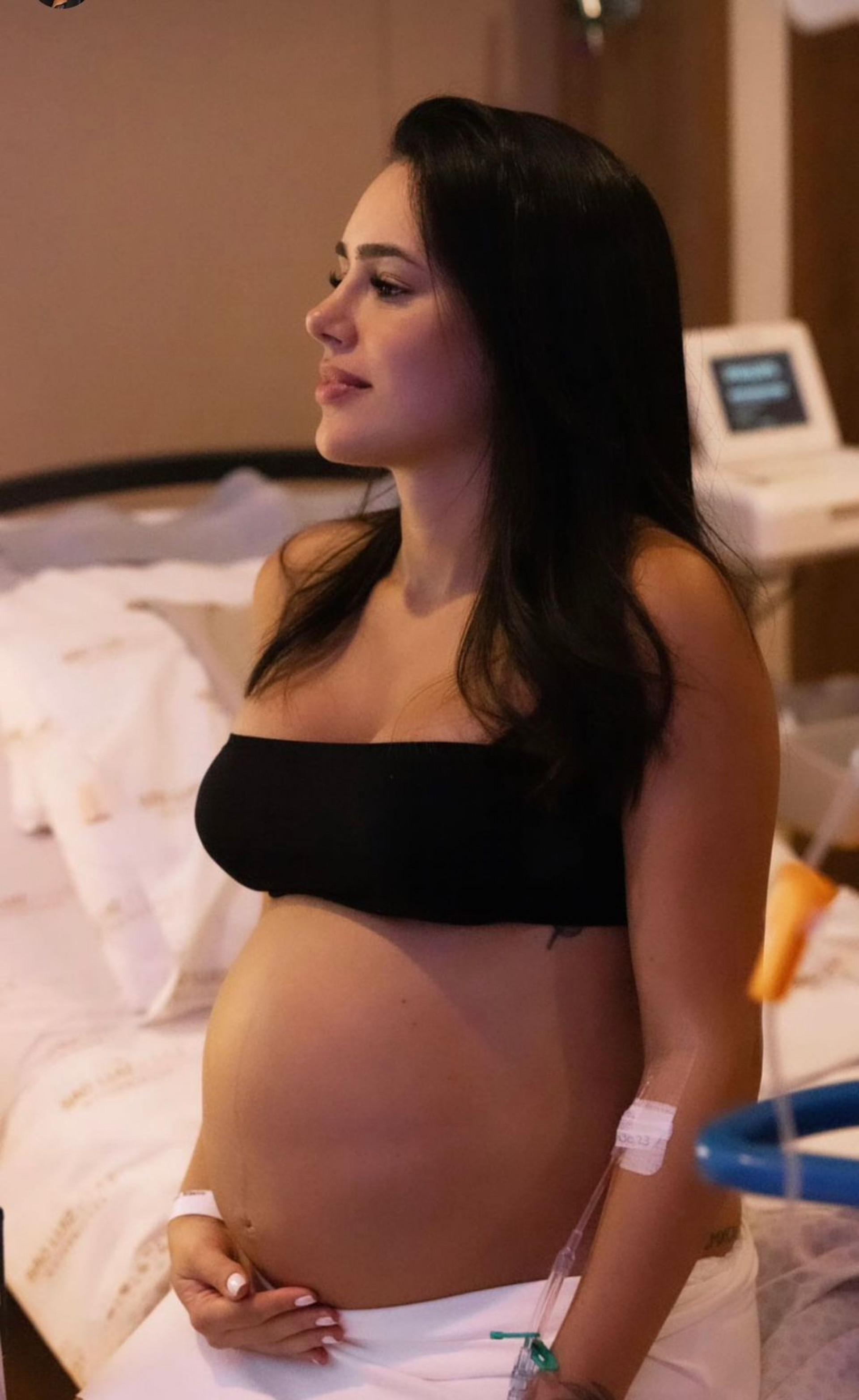 Bruna Biancardi compartilha fotos do dia do nascimento de sua filha com Neymar - Reprodução / Instagram 