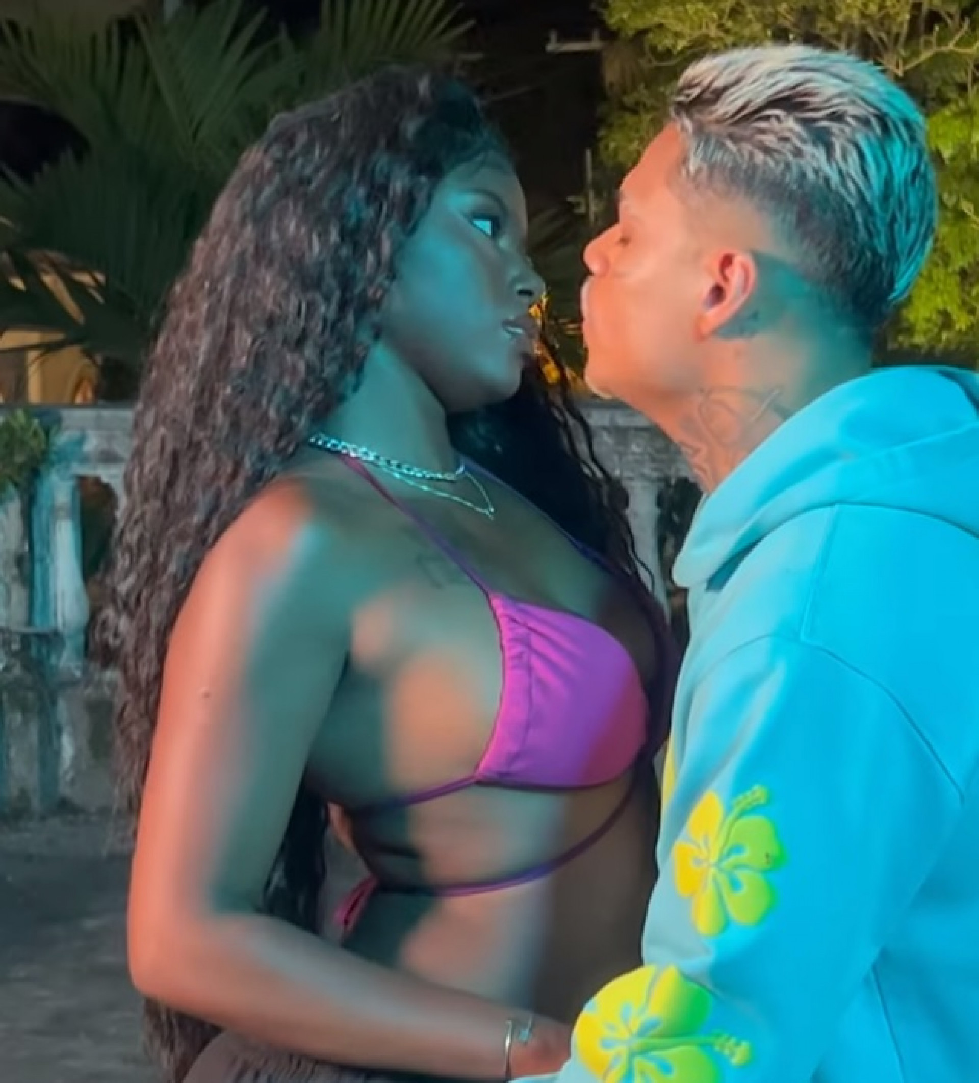 Dançarina Savanah posta vídeo em clima de romance com MC Cabelinho - Reprodução Internet