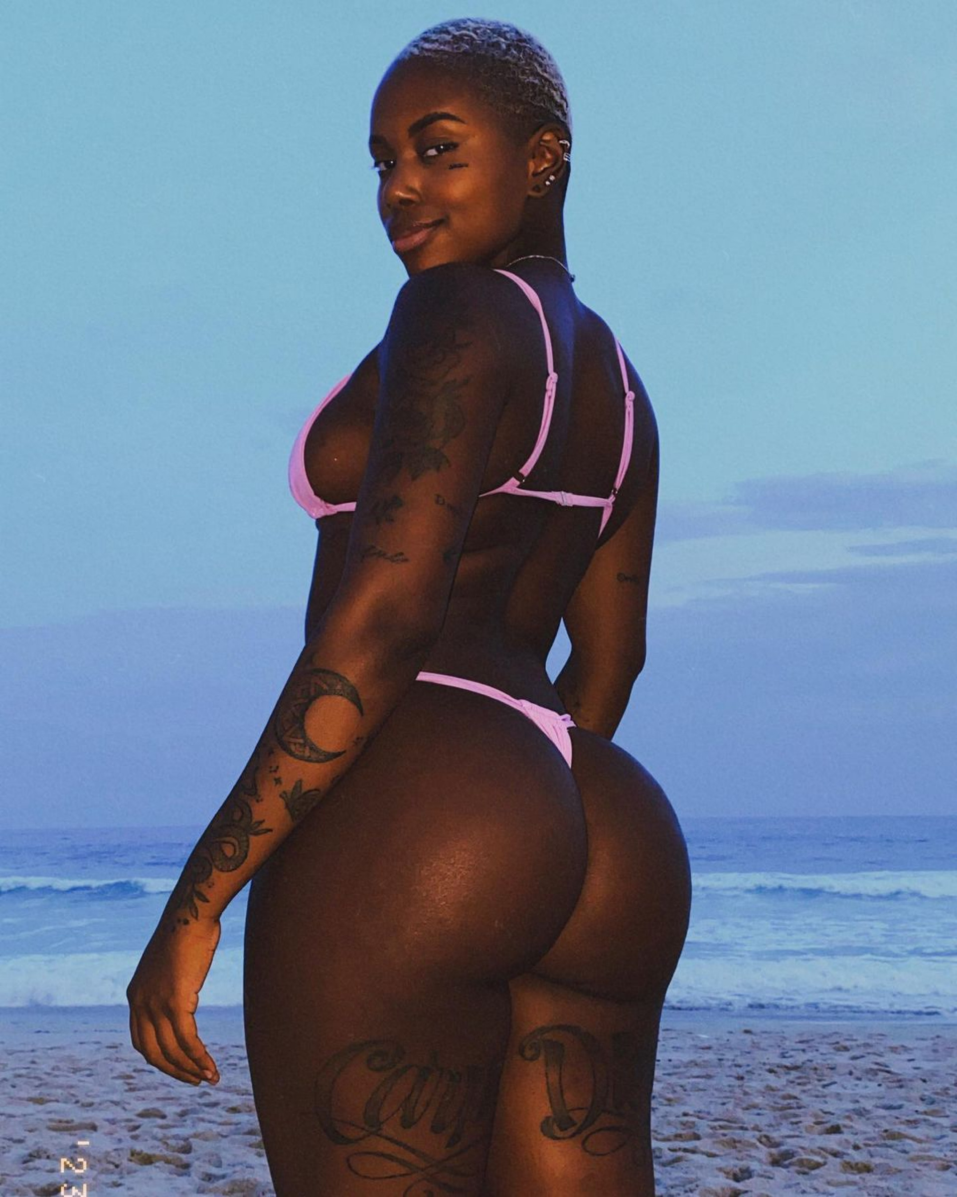 Dançarina Savanah grava clipe com MC Cabelinho - Reprodução Internet