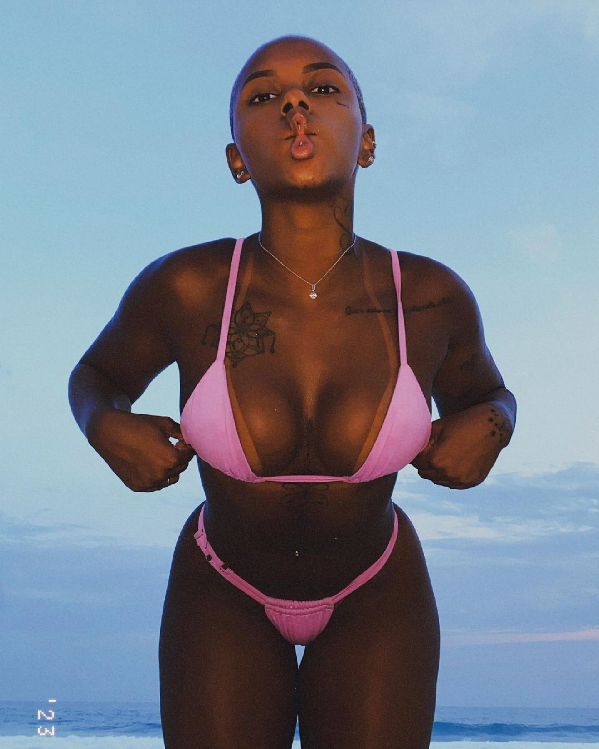 Dançarina Savanah grava clipe com MC Cabelinho - Reprodução Internet