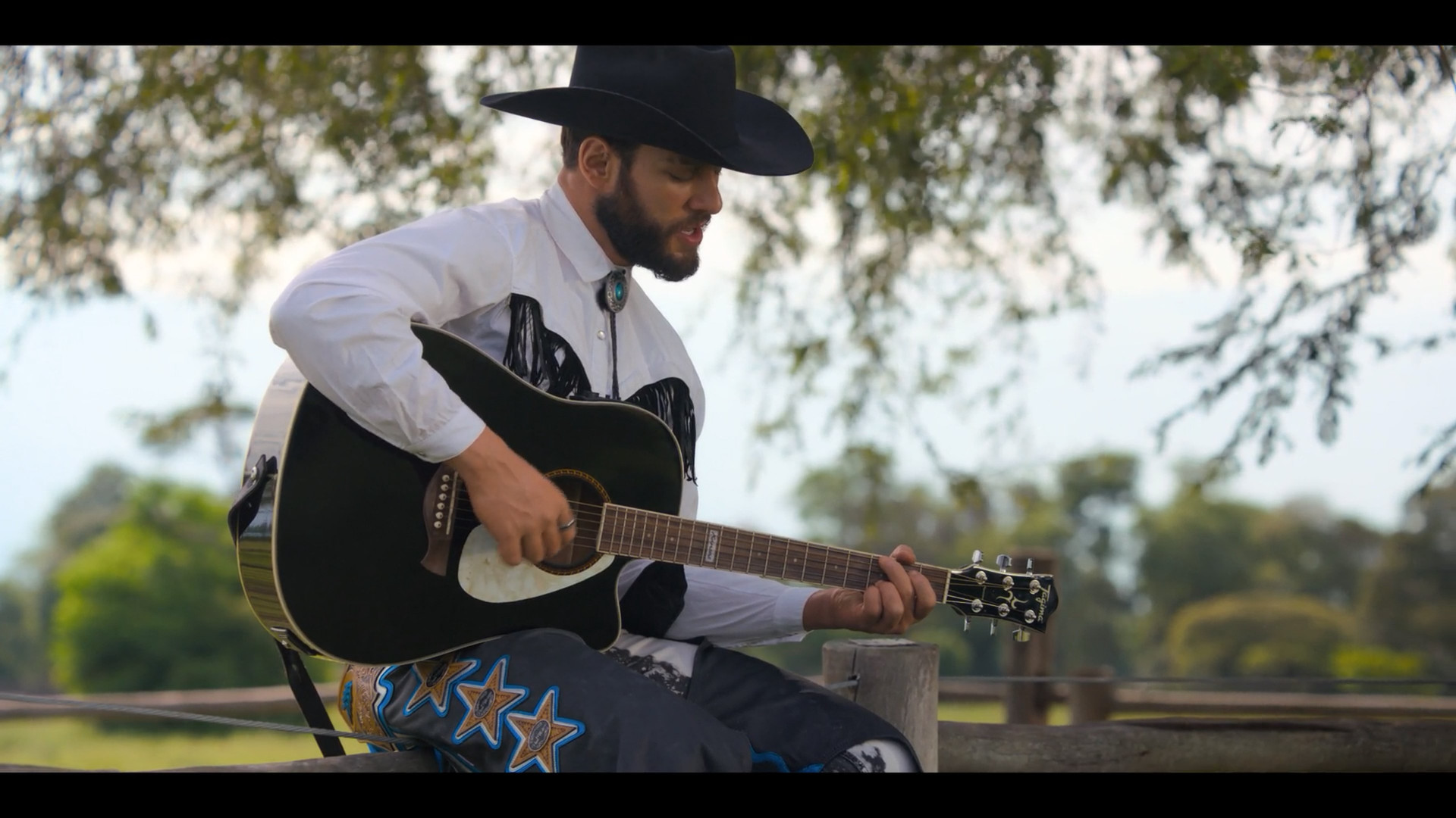 Lucas Lucco durante uma das cenas do filme 'Rodeio Rock' - Reprodu&ccedil;&atilde;o / Downtown Filmes