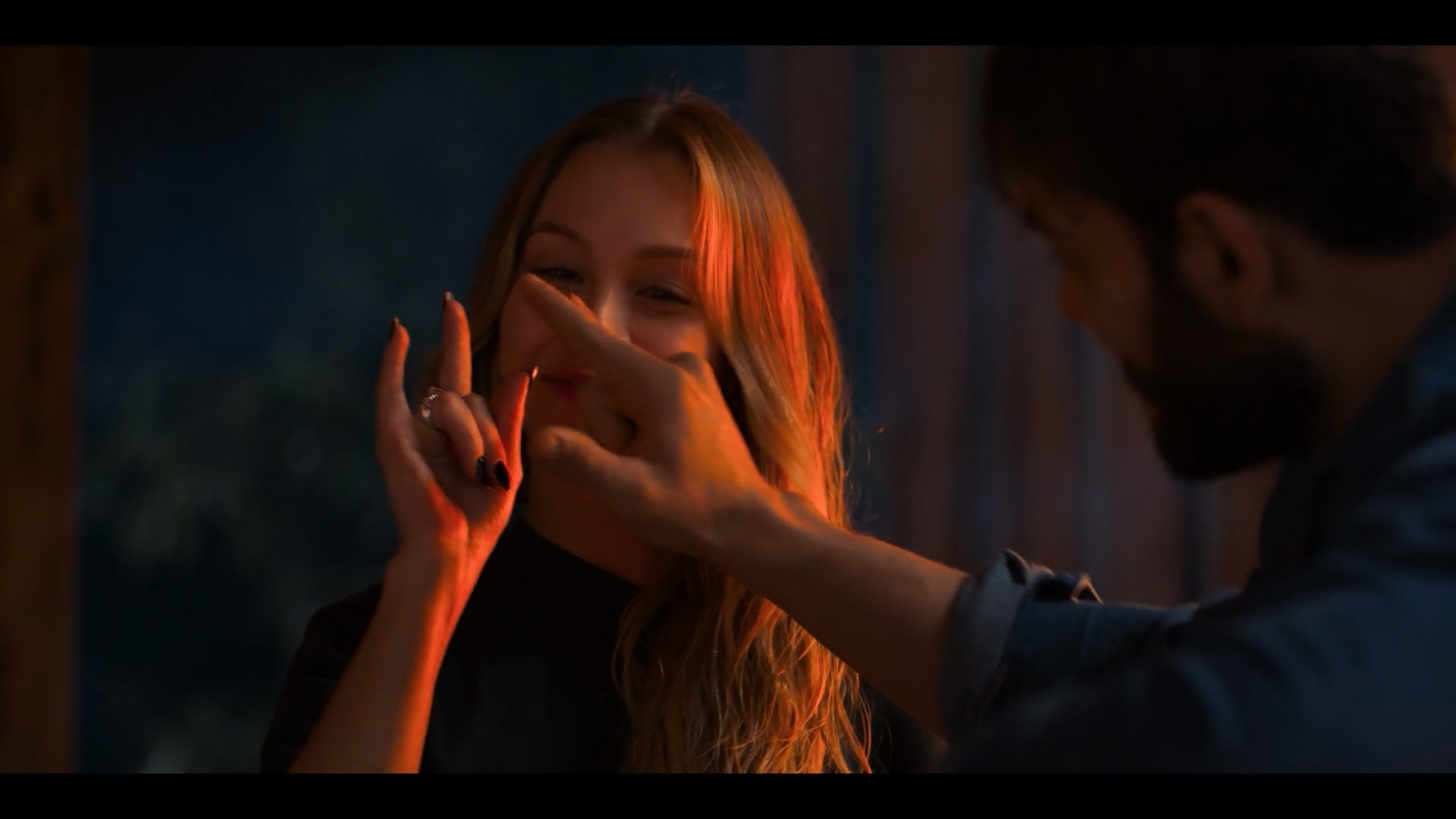 Lucas Lucco e Carla Diaz durante uma das cenas do filme 'Rodeio Rock' - Reprodu&ccedil;&atilde;o / Downtown Filmes