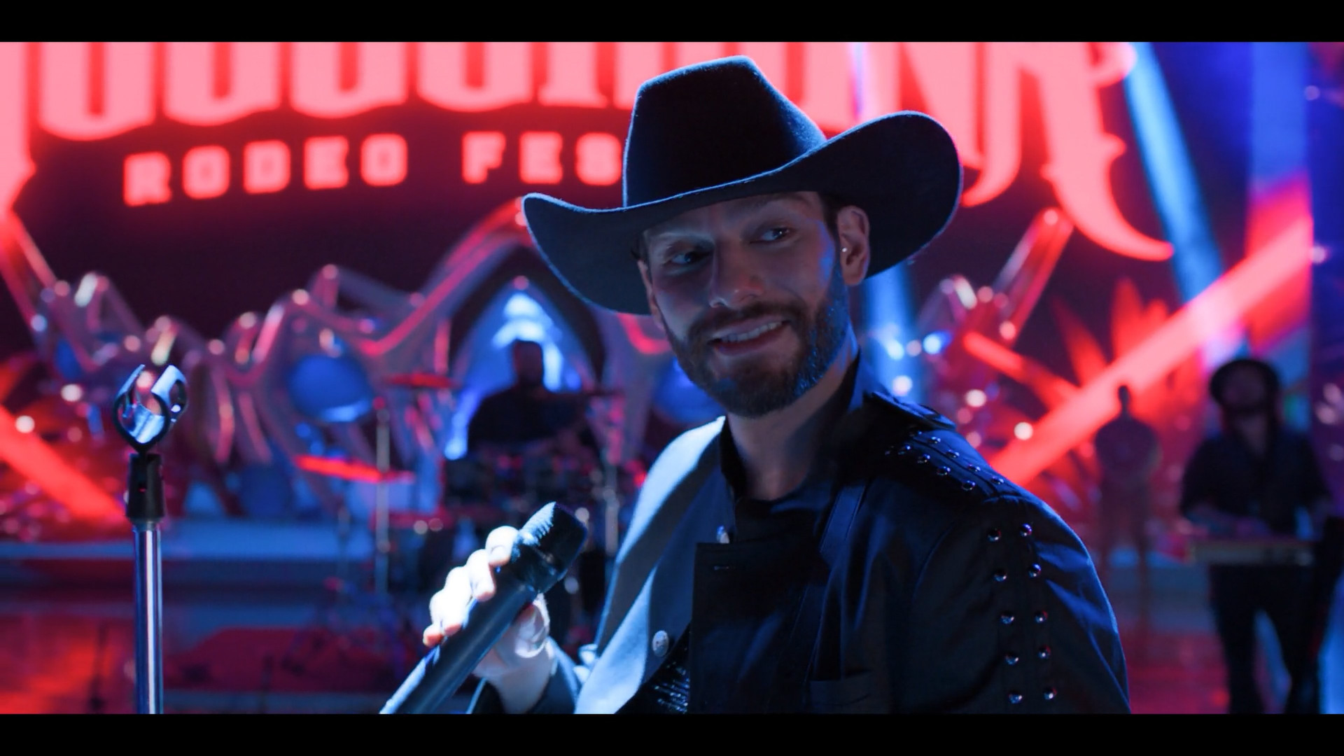 Lucas Lucco durante uma das cenas do filme 'Rodeio Rock' - Reprodução / Downtown Filmes