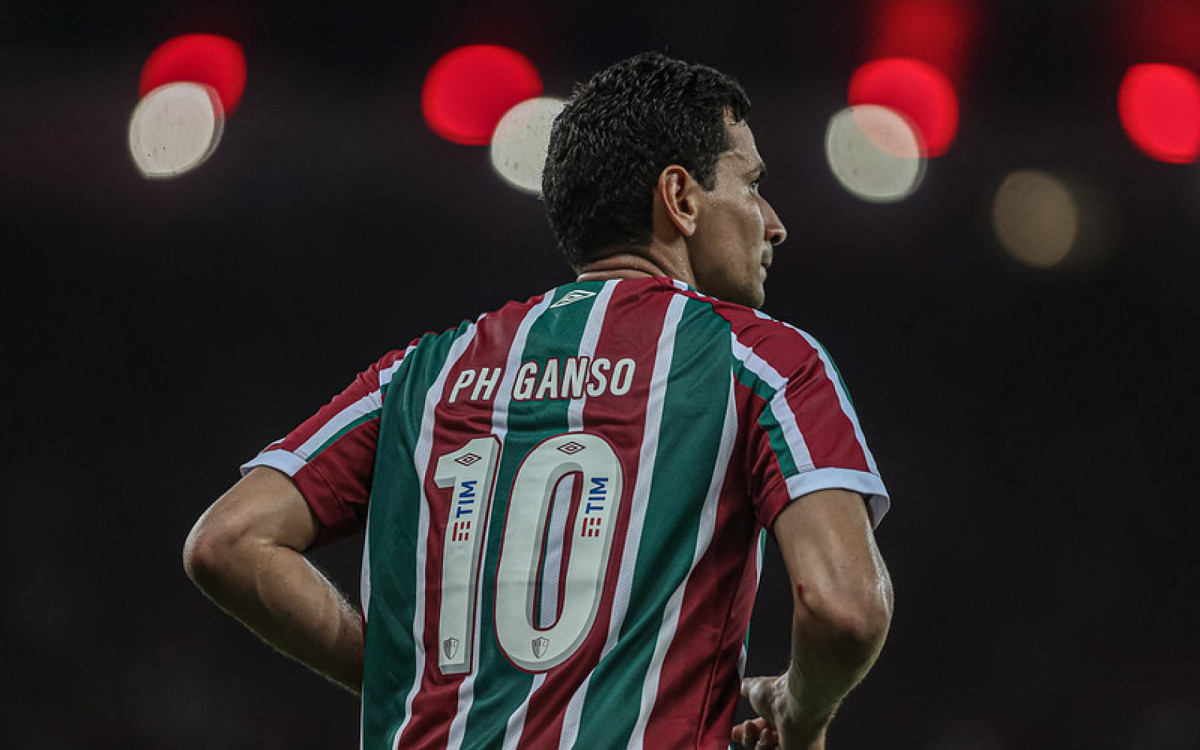 Ganso faz anivers&aacute;rio e &eacute; festejado em treino do Fluminense