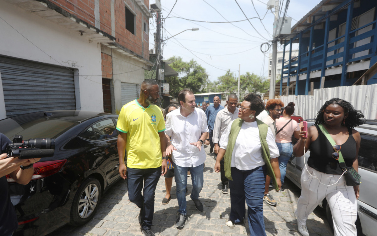 Prefeito Eduardo Paes esteve no local da obra nesta quinta-feira (12)