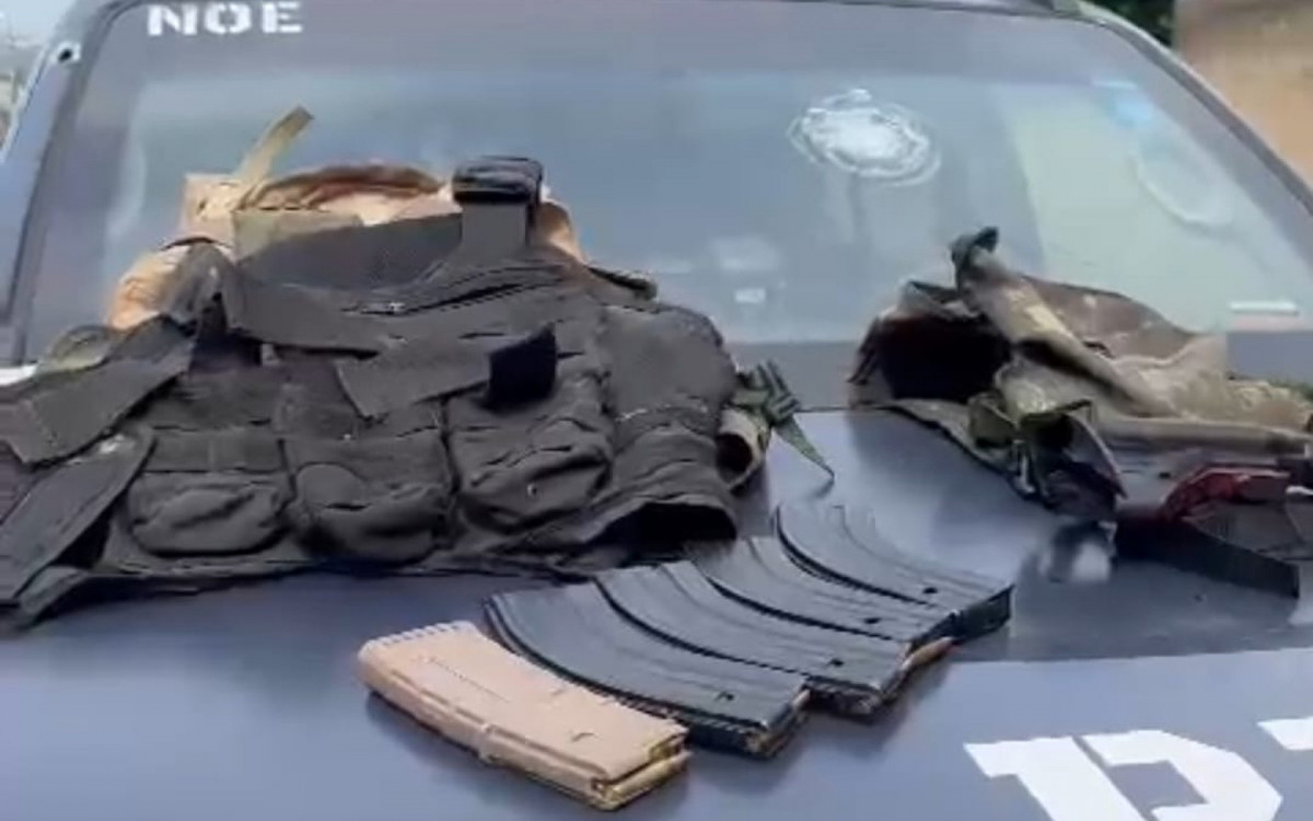 Um fuzil e uma pistola foram apreendidos após confronto entre milicianos e PRFs em Nova Iguaçu