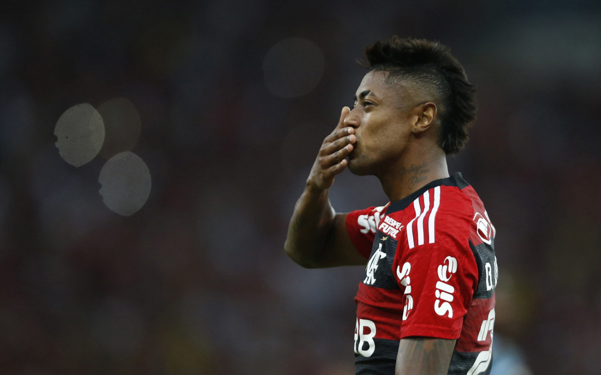 RIO DE JANEIRO, BRAZIL - JUNE 11: Bruno Henrique of Flamengo celebrates after scoring the third goal of his team during the match between Flamengo and Gremio as part of Brasileirao 2023 at Maracana Stadium on June 11, 2023 in Rio de Janeiro, Brazil. (Photo by Wagner Meier/Getty Images)