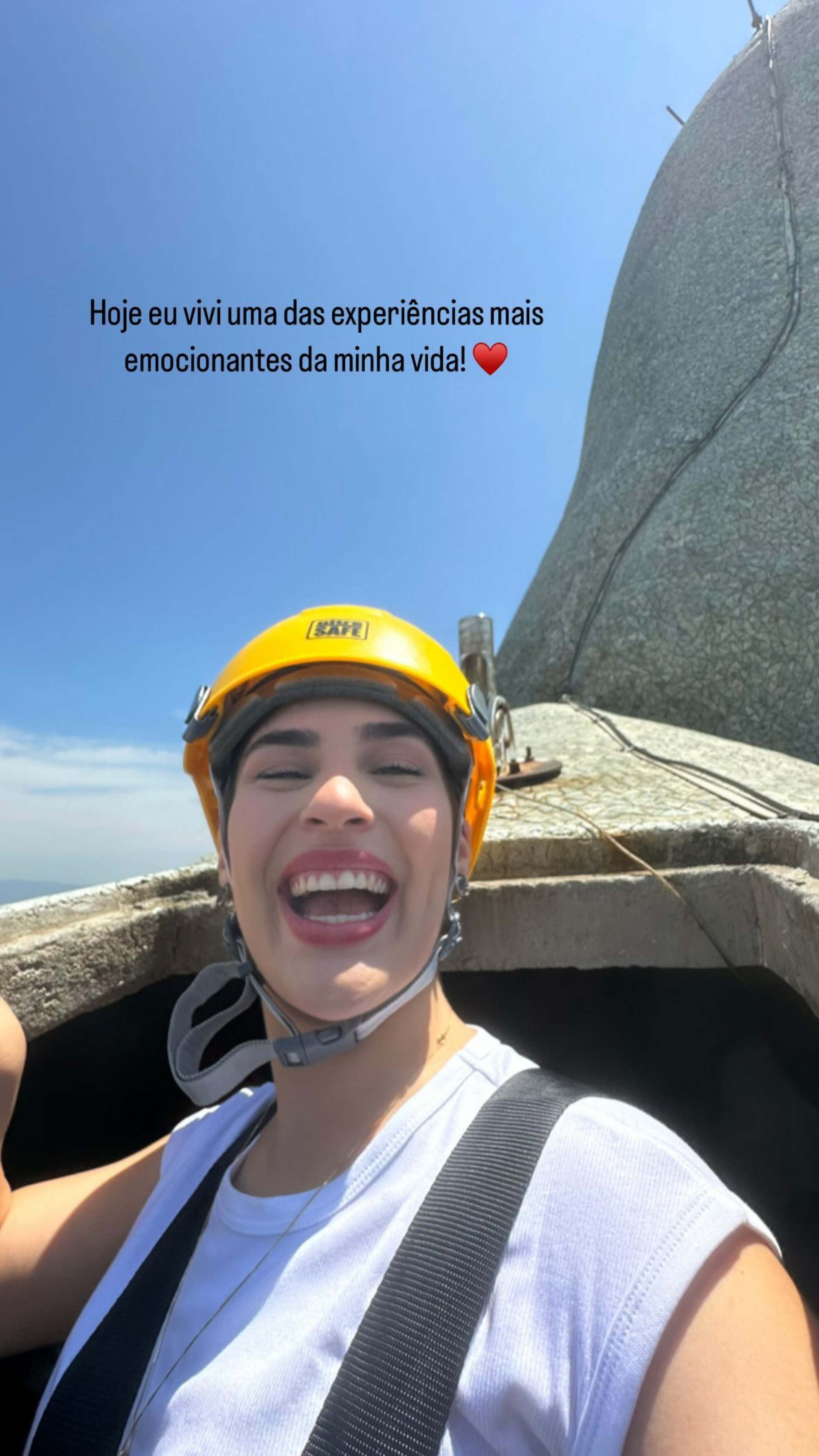 Livian Aragão nos braços Cristo Redentor  - Reprodução / Instagram 