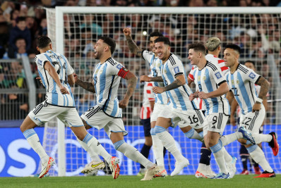 No retorno de Messi, Argentina vence Paraguai e mantém 100% nas Eliminatórias