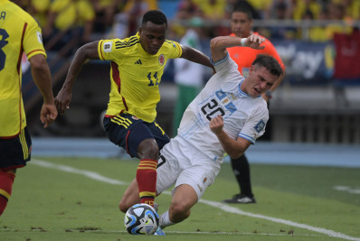 Colômbia e Uruguai empatam em jogo de quatro gols nas Eliminatórias