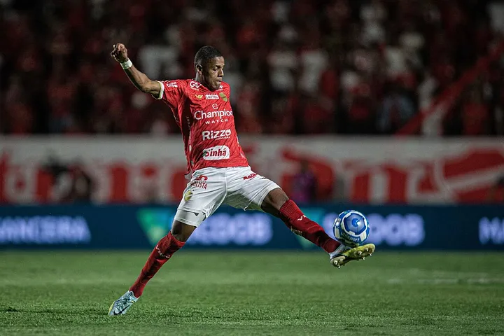 Vasco e outros clubes da Série A monitoram lateral do Vila Nova